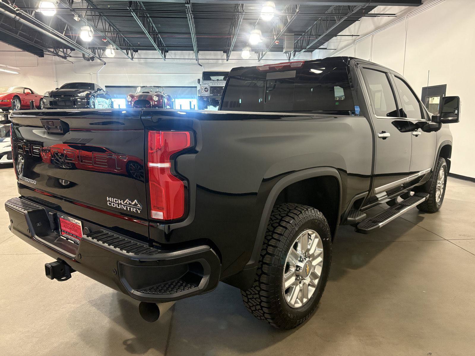 Used 2025 Chevrolet Silverado 2500 High Country w/ High Country Premium Package AWD/4WD image 3