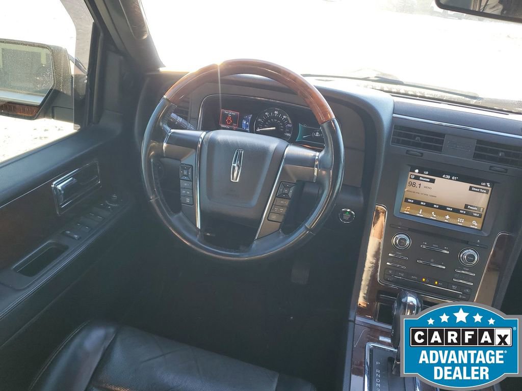 Used 2017 Lincoln Navigator Select image 16