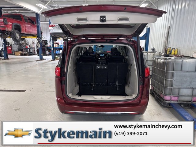 Used 2019 Chrysler Pacifica Touring-L image 10