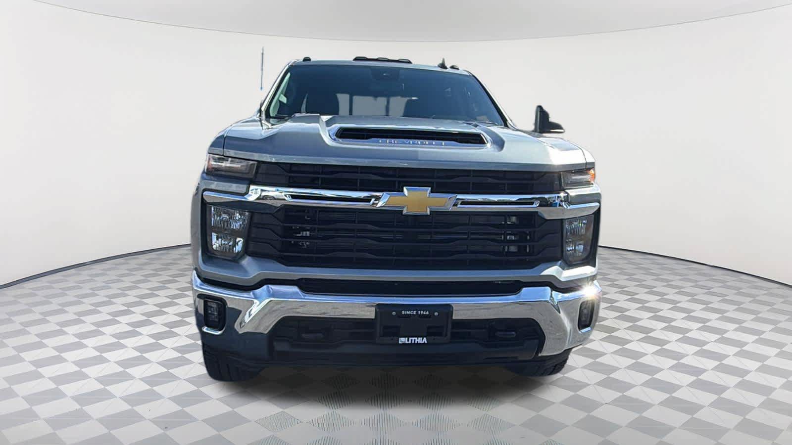 Used 2025 Chevrolet Silverado 3500 LT AWD/4WD image 2
