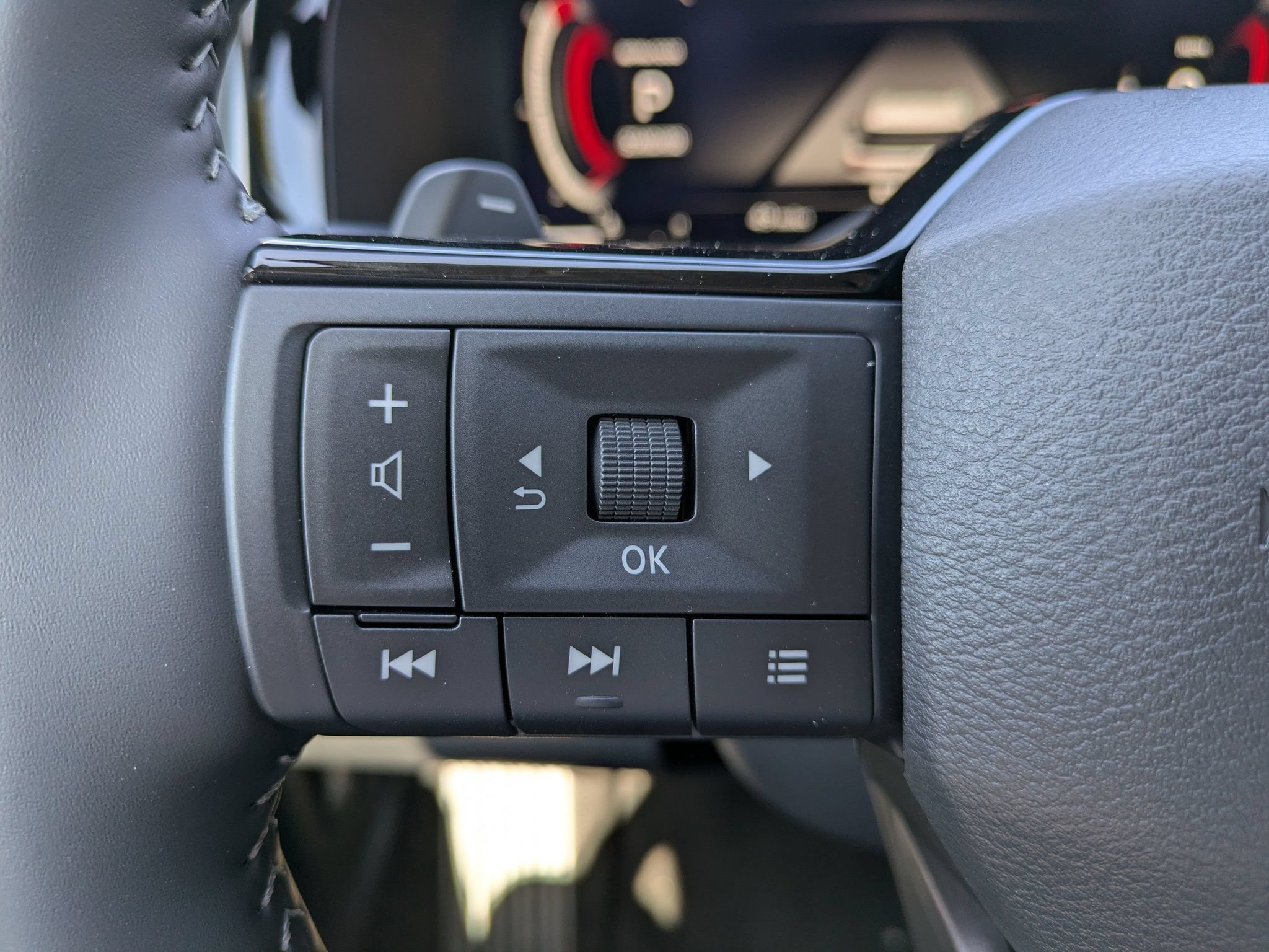 New 2026 Nissan Pathfinder SL w/ Cargo Package FWD image 24