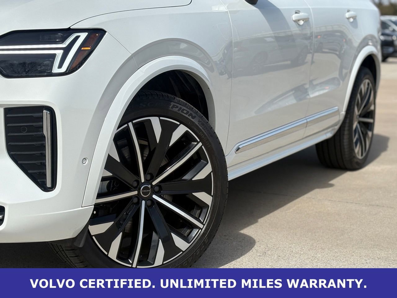 Certified 2025 Volvo XC90 B6 Plus image 8