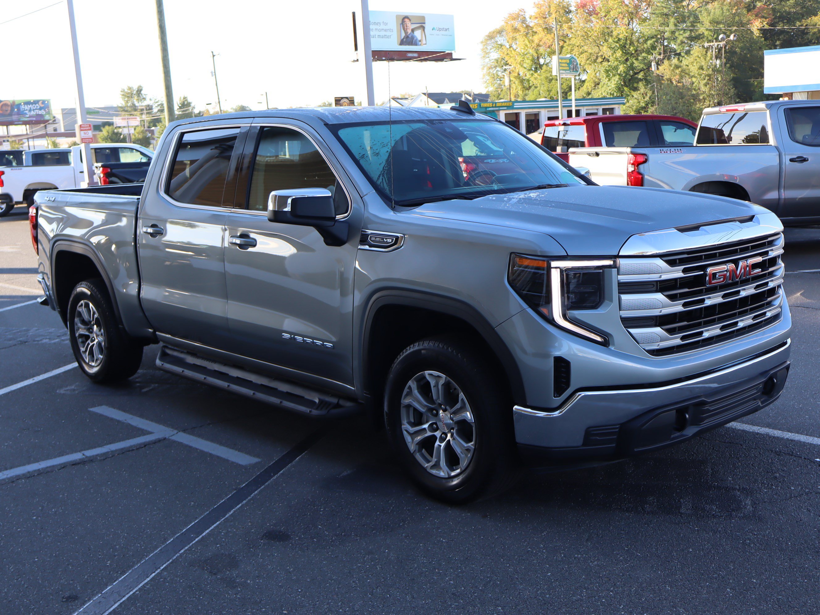 Used 2025 GMC Sierra 1500 SLE w/ Preferred Package AWD/4WD image 2