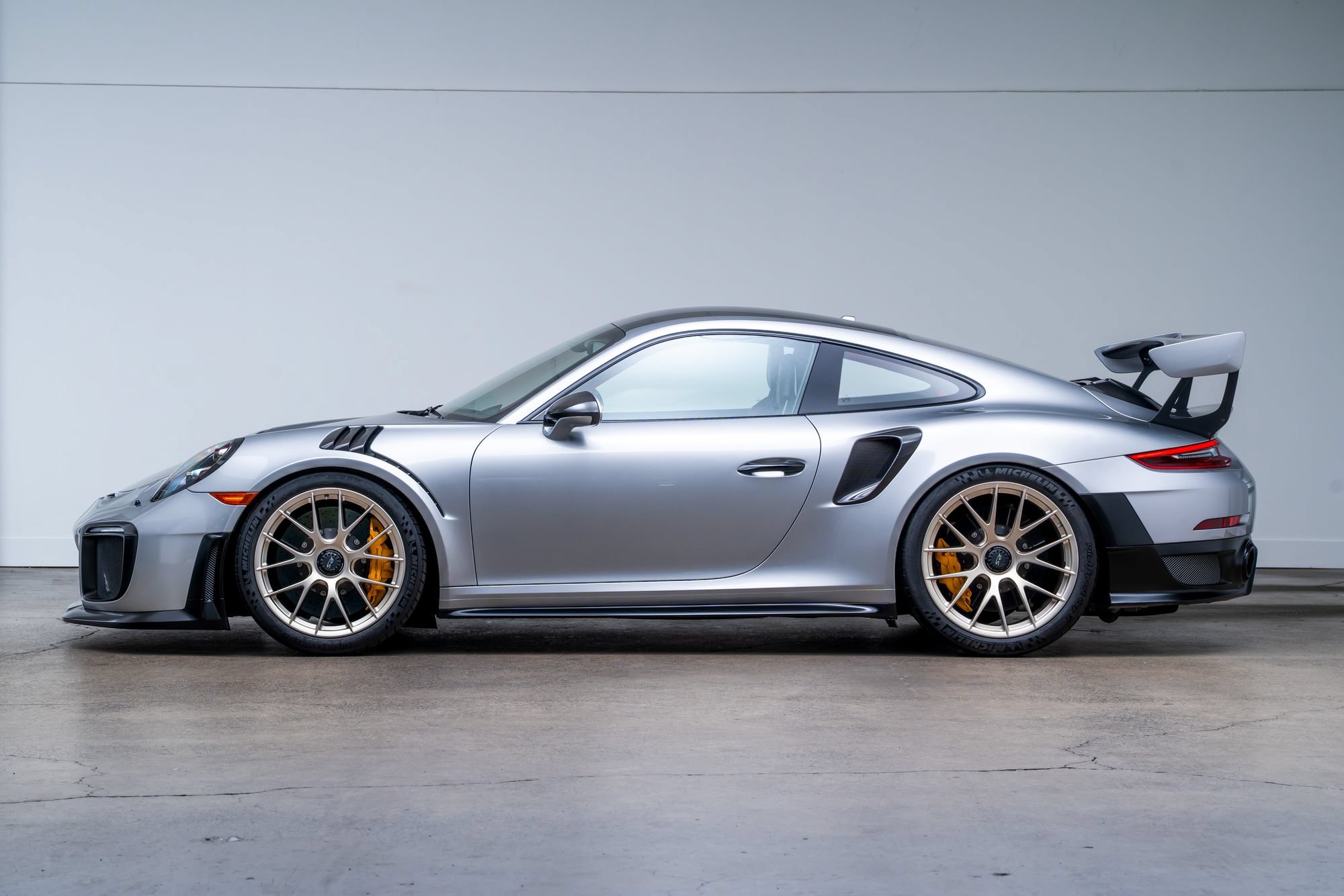Used 2018 Porsche 911 GT2 RS w/ Weissach Package RWD image 4