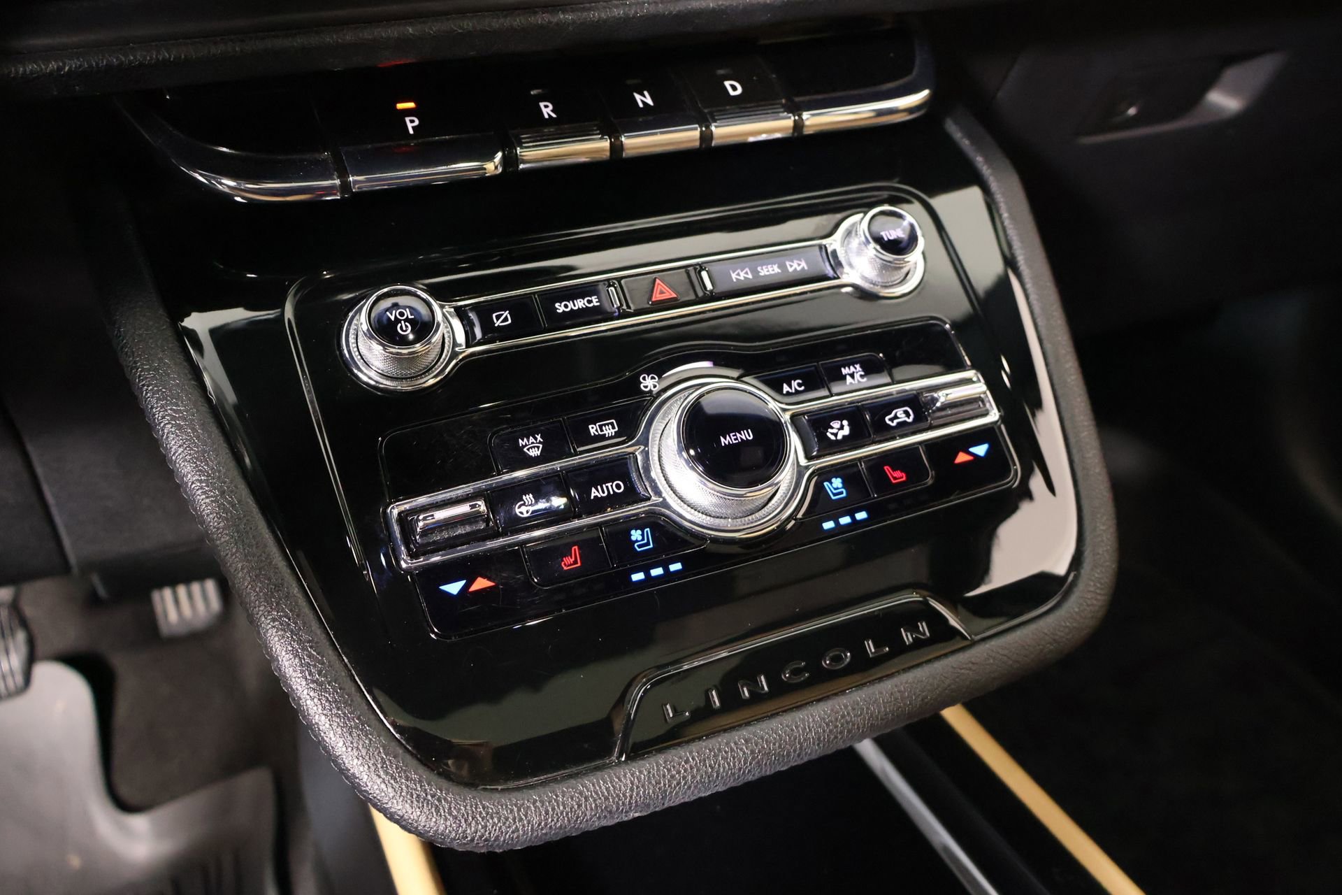 Used 2021 Lincoln Corsair Reserve w/ Elements Package FWD image 8