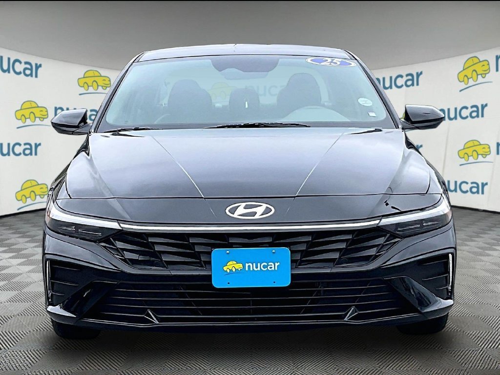 Used 2025 Hyundai Elantra SEL FWD image 2