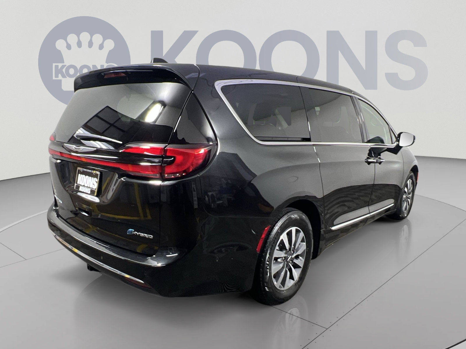 Used 2022 Chrysler Pacifica Limited w/ Uconnect Theater Family Group FWD image 11