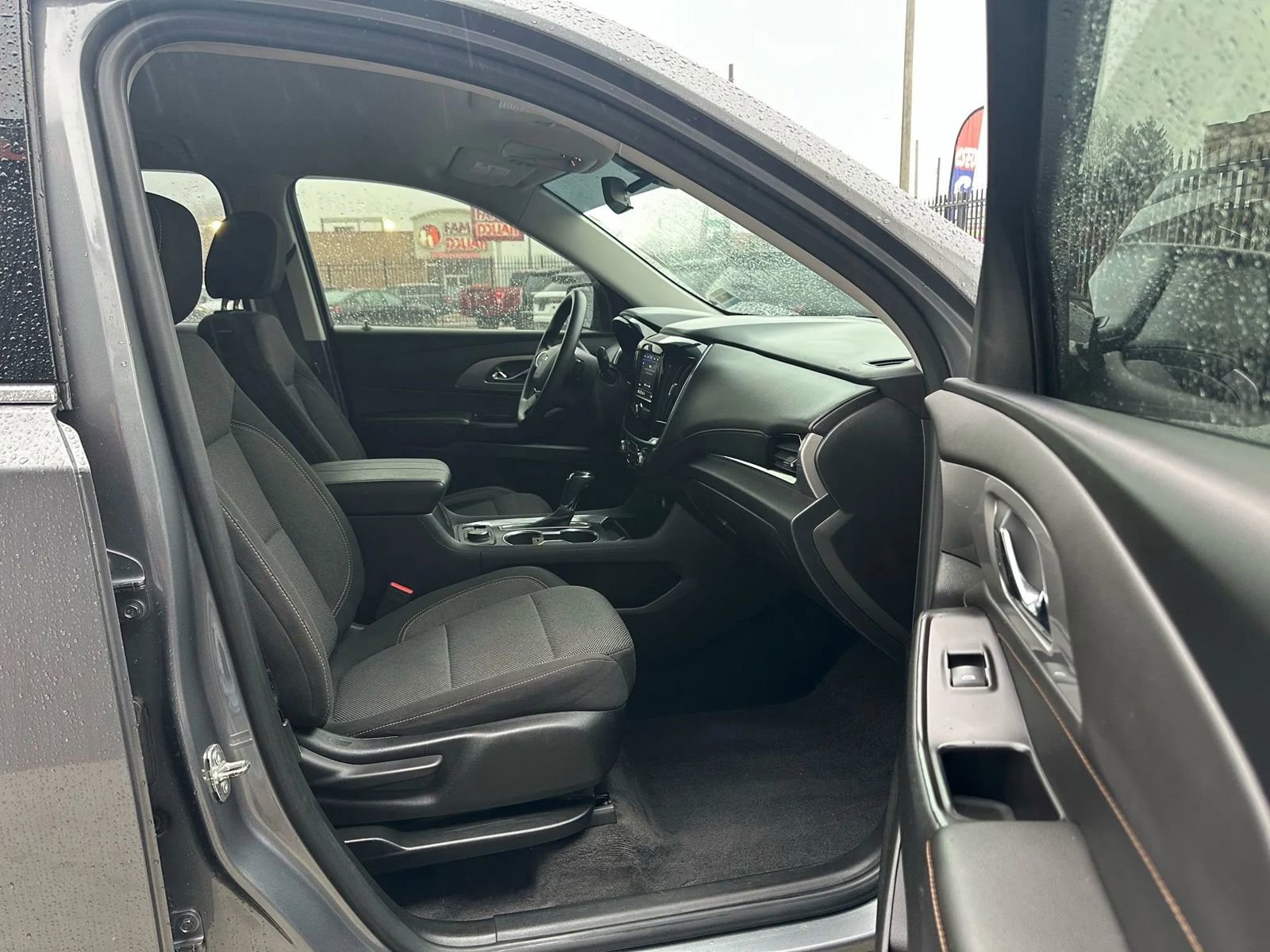 Used 2020 Chevrolet Traverse LS image 9