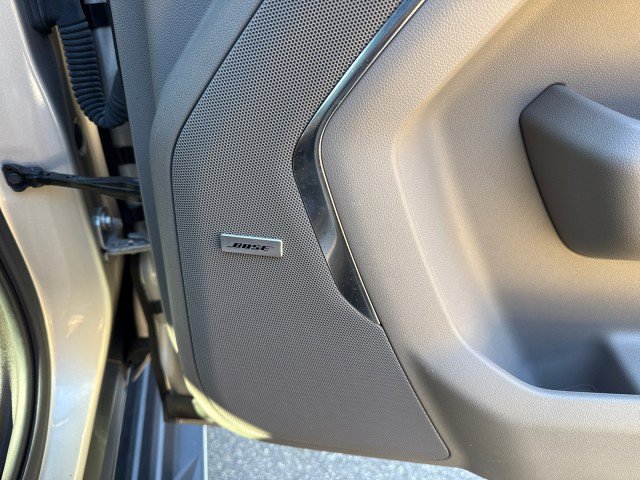 Used 2023 Chevrolet Suburban LT w/ Luxury Package image 39