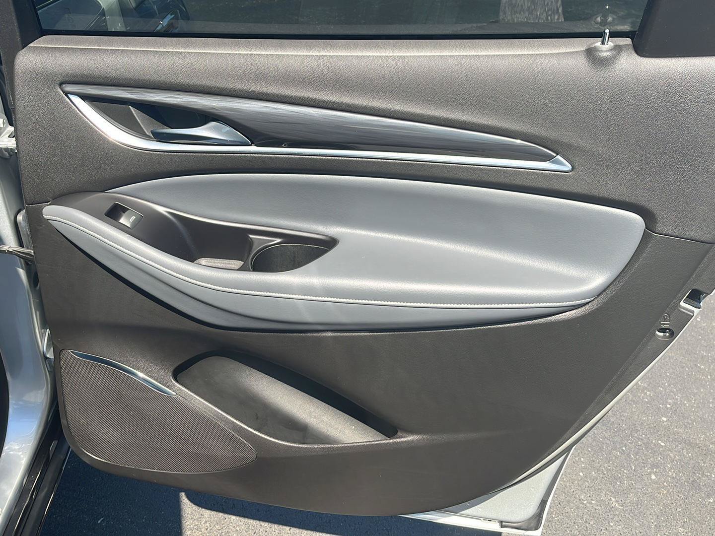 Used 2019 Buick Enclave Essence AWD/4WD image 28