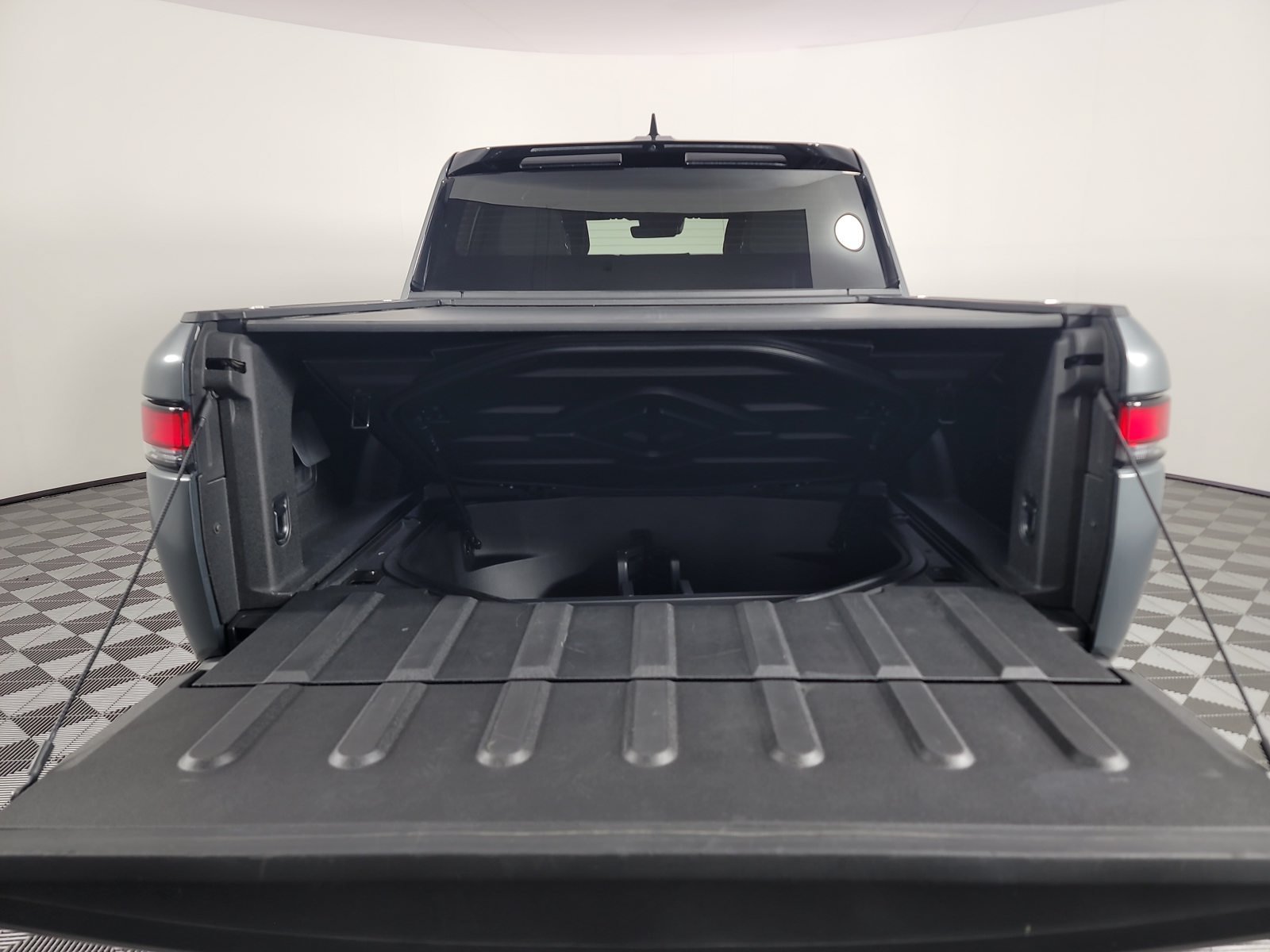 Used 2024 Rivian R1T Adventure Dual AWD/4WD image 15