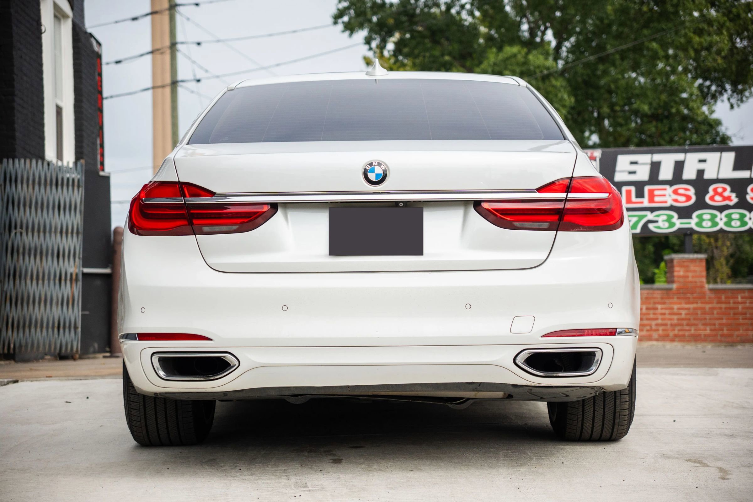 Used 2017 BMW 740i xDrive image 3