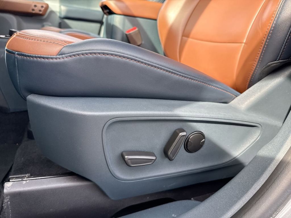 Used 2023 Ford Maverick Lariat w/ Lariat Luxury Package image 12