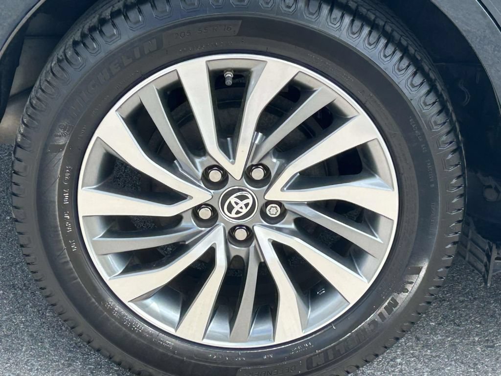 Used 2018 Toyota Corolla XLE FWD image 9
