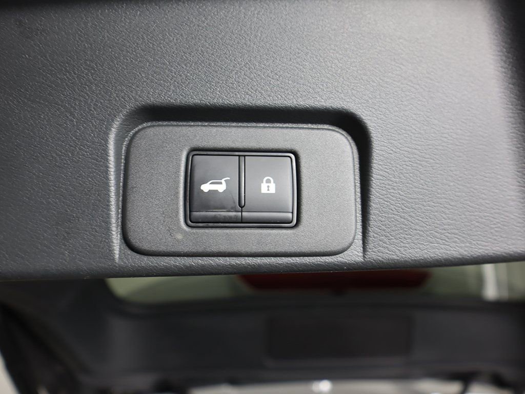 Used 2024 Nissan Rogue SV AWD/4WD image 18