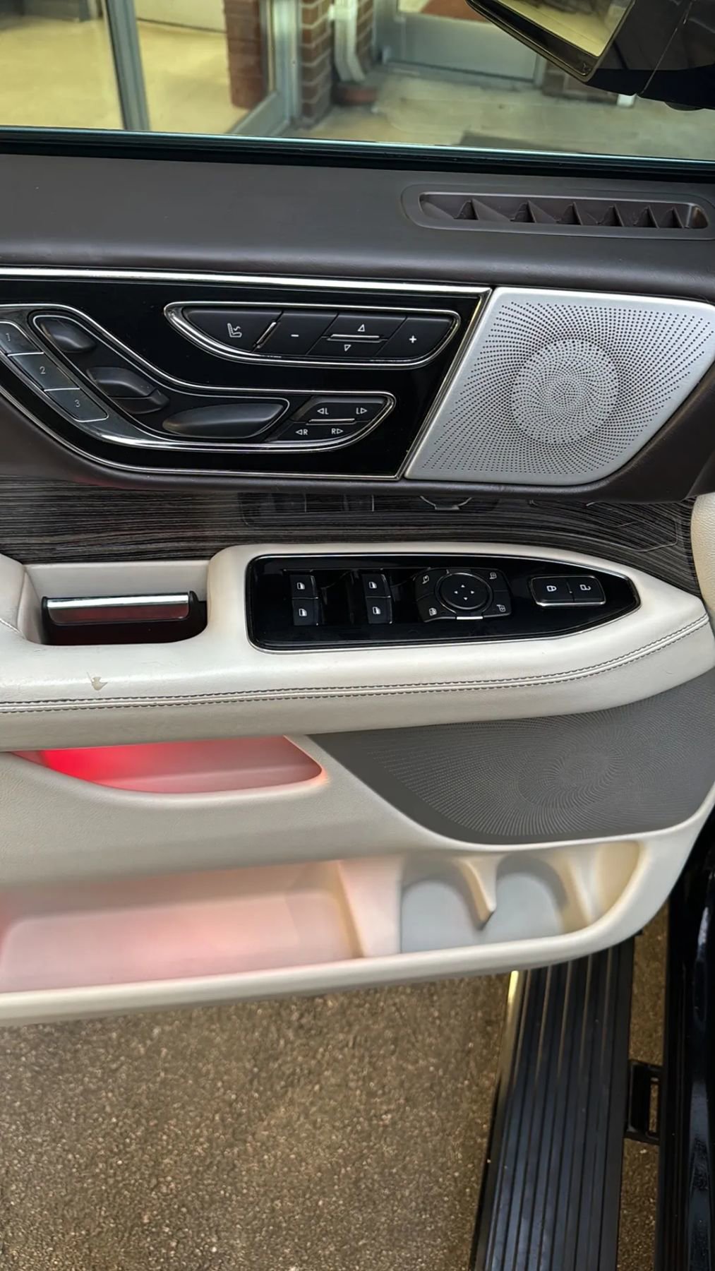 Used 2019 Lincoln Navigator L Black Label w/ Cargo Package image 15