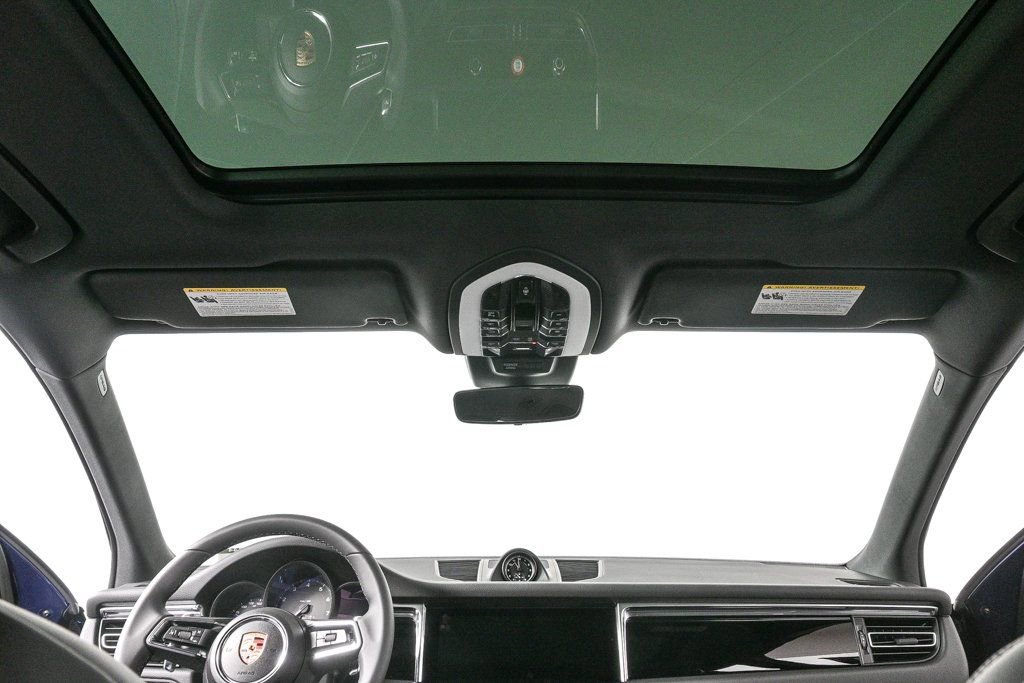 Certified 2025 Porsche Macan image 19