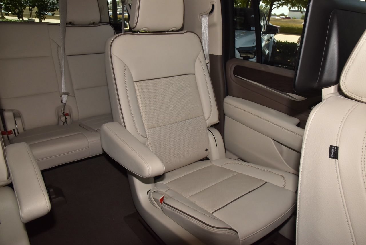Used 2024 GMC Yukon XL Denali w/ Advanced Technology Package AWD/4WD image 23
