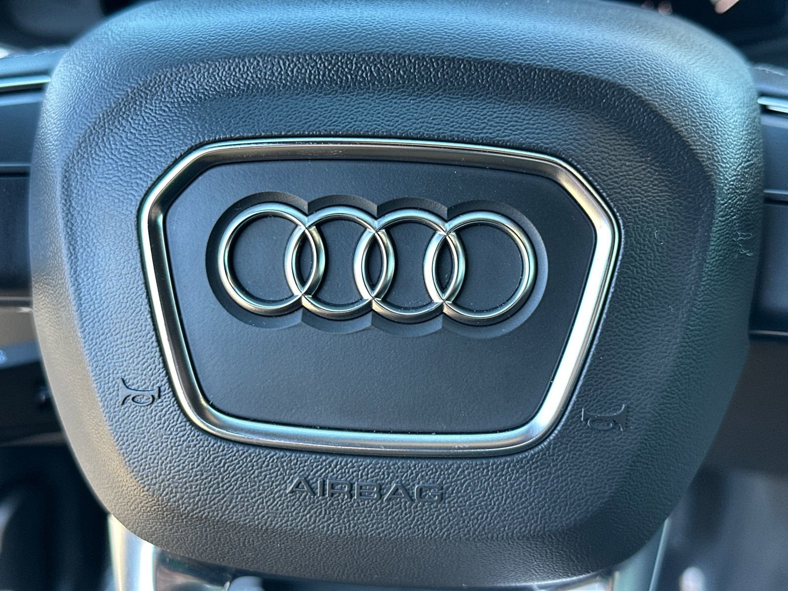 Used 2024 Audi Q8 Prestige image 25