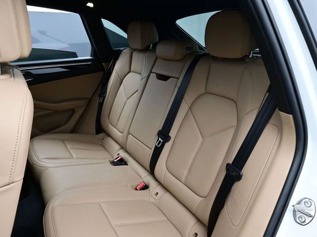 Certified 2023 Porsche Macan image 14