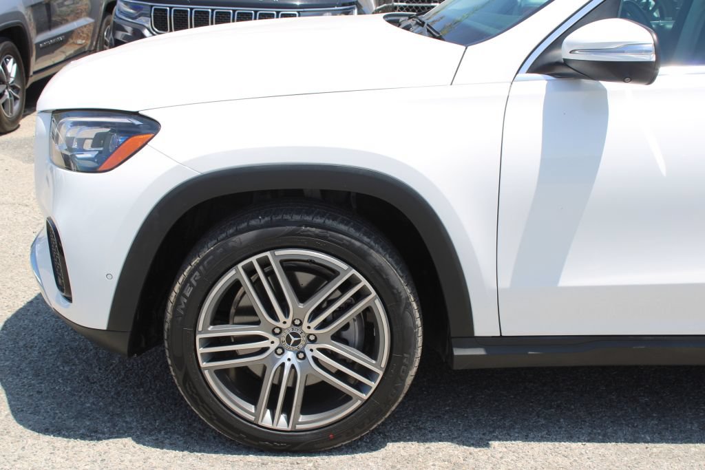 Used 2024 Mercedes-Benz GLS 450 4MATIC image 7