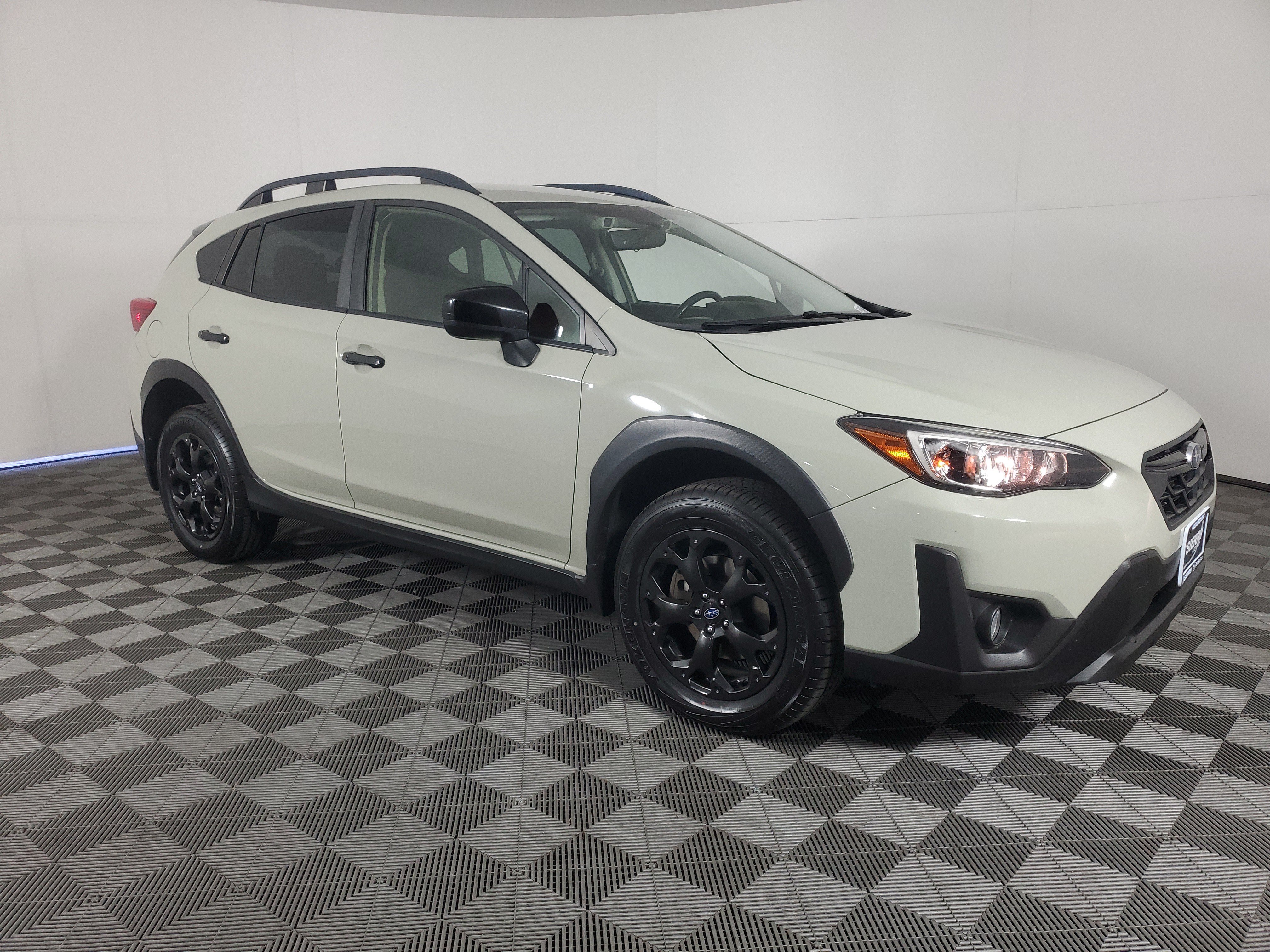 Used 2023 Subaru Crosstrek 2.0i Premium w/ Popular Package #3 AWD/4WD image 2