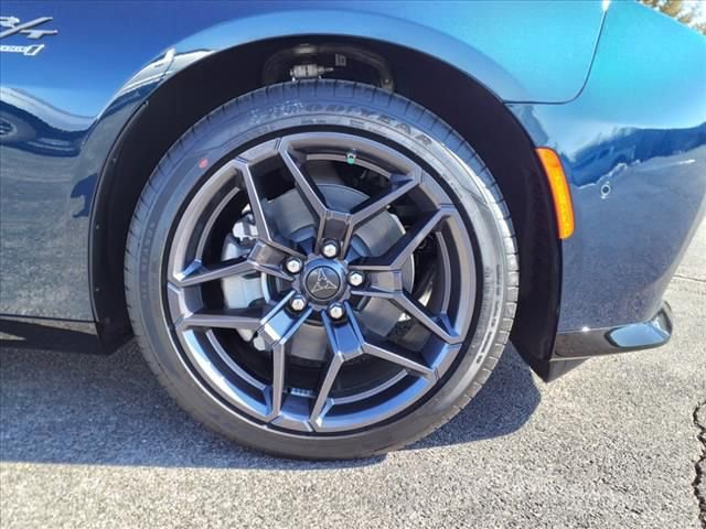 Used 2024 Dodge Charger Daytona R/T w/ Plus Group AWD/4WD image 4