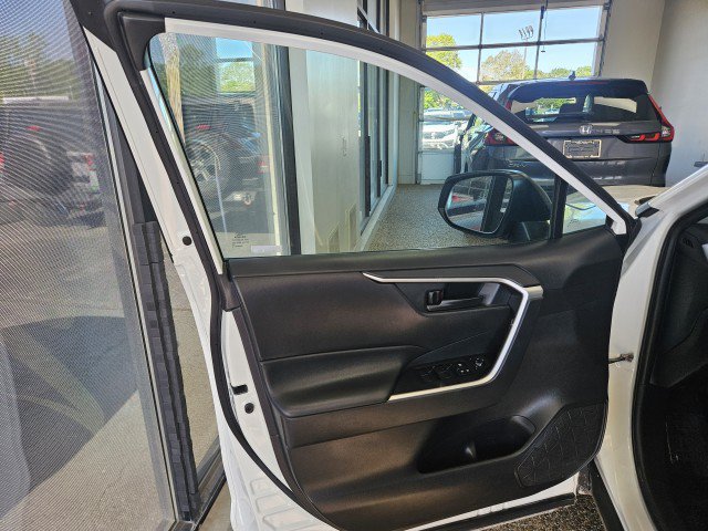 Used 2020 Toyota RAV4 LE w/ All Weather Liner Package AWD/4WD image 17