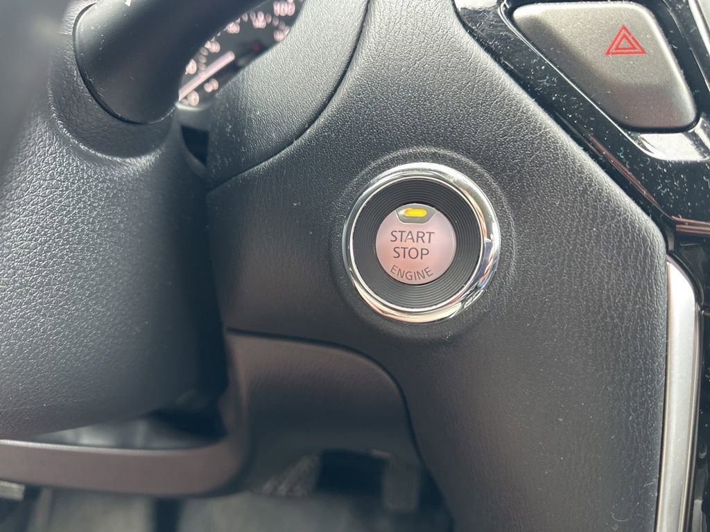 Used 2019 Nissan Pathfinder SV image 23