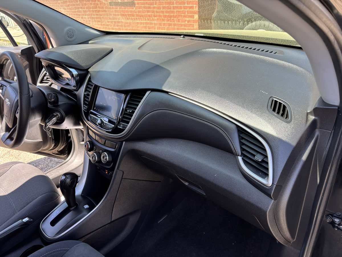 Used 2020 Chevrolet Trax LS w/ Tint and Cruise Package FWD image 8