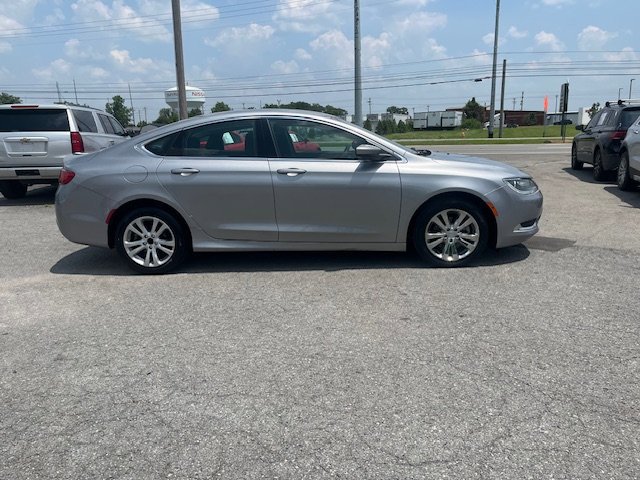 Used 2016 Chrysler 200 Limited FWD image 4