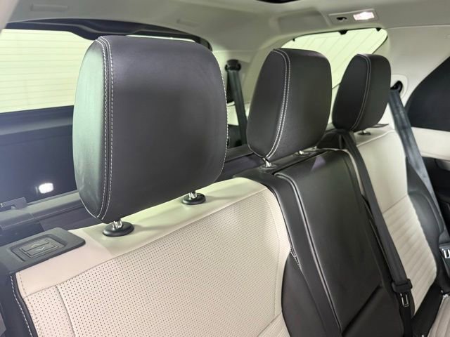 Certified 2025 Land Rover Discovery Dynamic SE AWD/4WD image 28