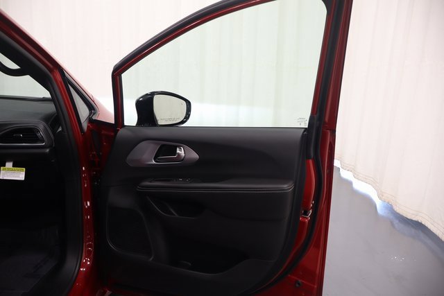 New 2026 Chrysler Pacifica Limited image 13