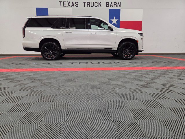 Used 2023 Cadillac Escalade ESV Sport Platinum w/ LPO, ONYX Package image 16