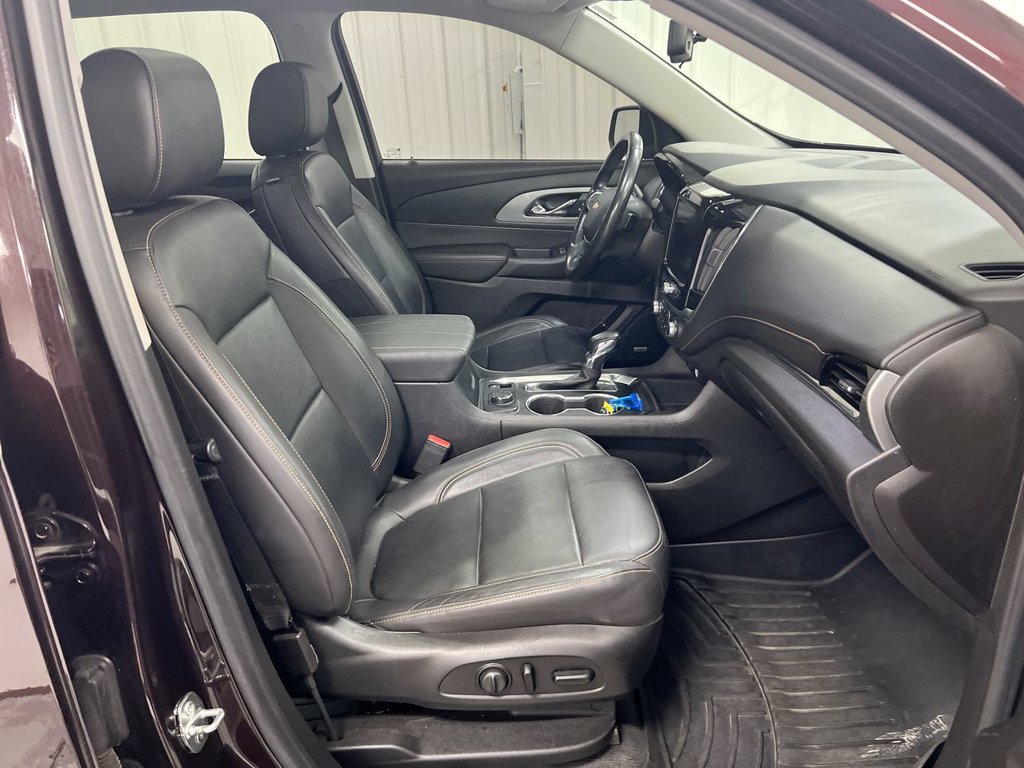 Used 2021 Chevrolet Traverse LT w/ LT Premium Package AWD/4WD image 23