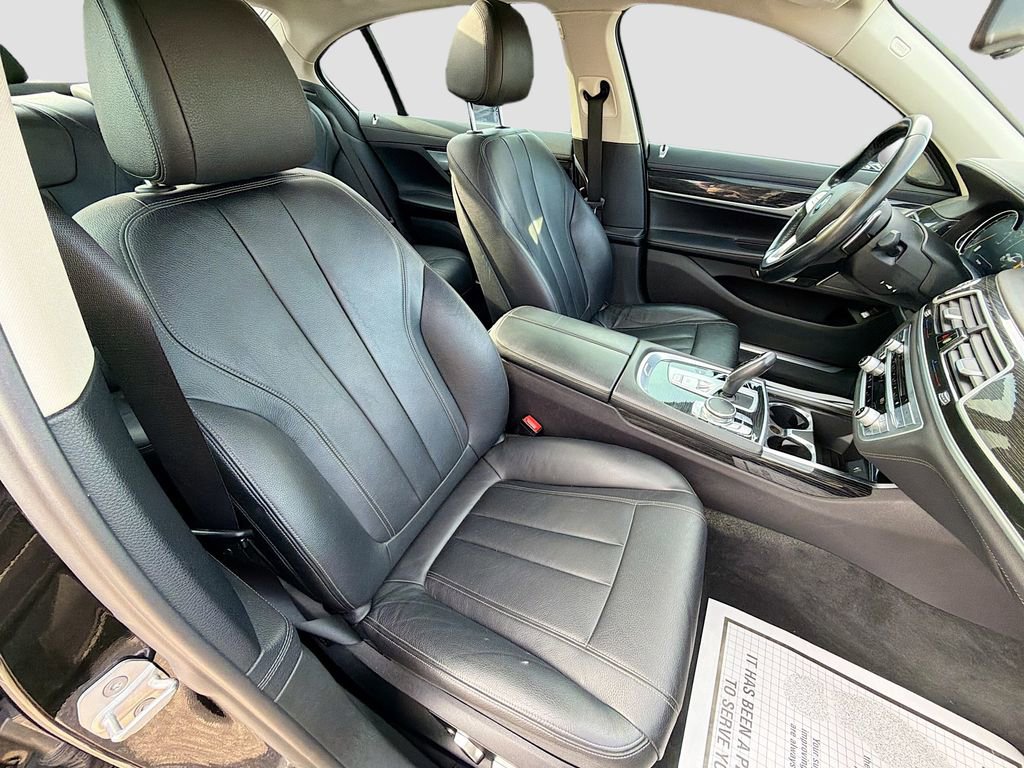 Used 2018 BMW 740i image 14