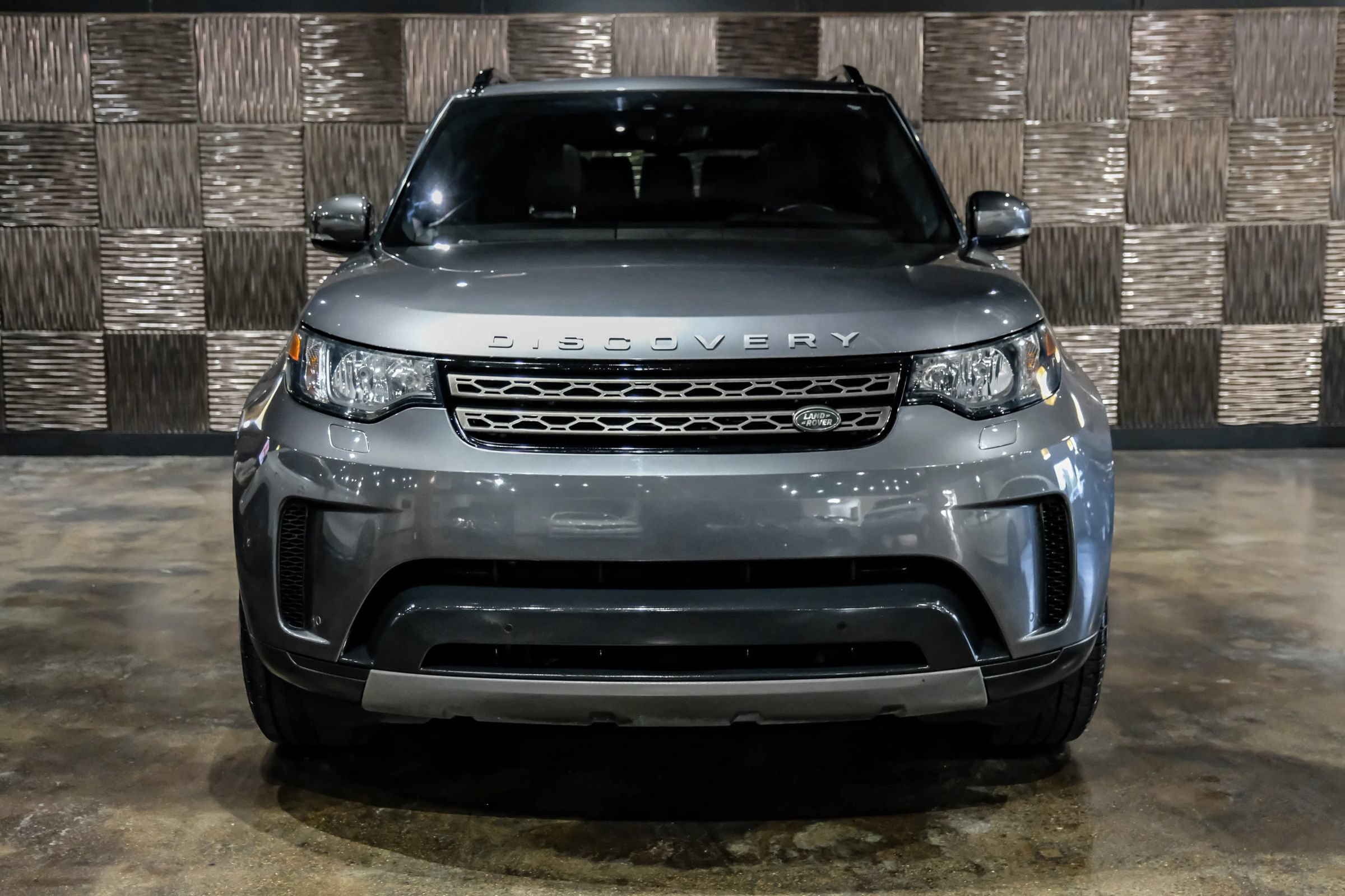 Used 2018 Land Rover Discovery SE AWD/4WD image 6
