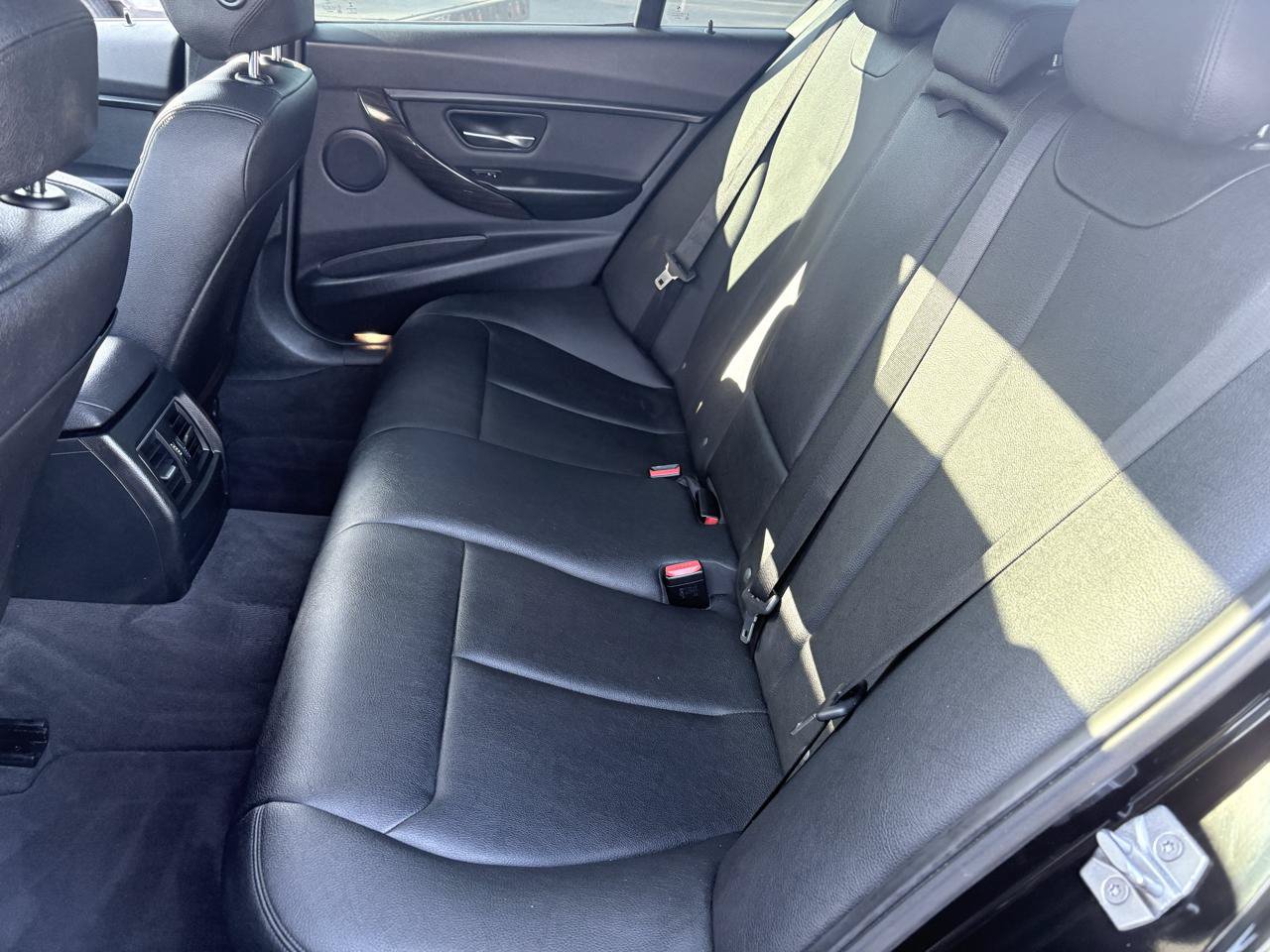 Used 2016 BMW 320i Sedan RWD image 14