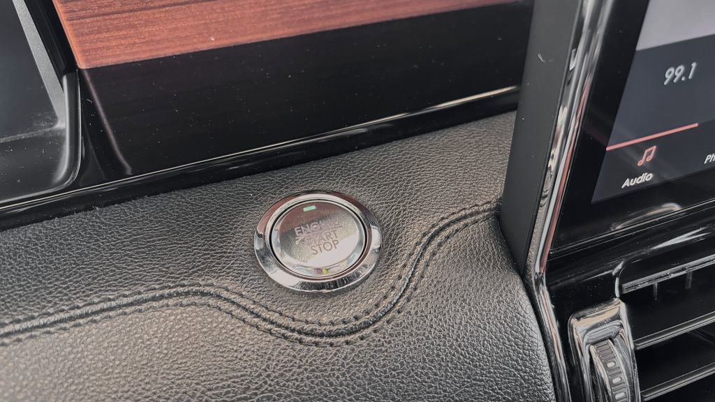 Used 2024 Lincoln Navigator L 4WD image 32