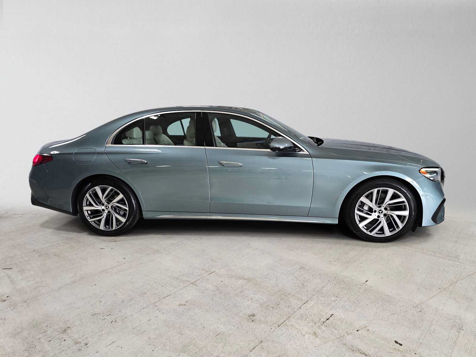 Used 2026 Mercedes-Benz E 350 4MATIC Sedan image 2