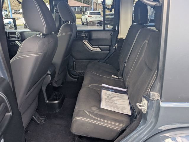 Used 2017 Jeep Wrangler Unlimited Sahara w/ Connectivity Group image 9