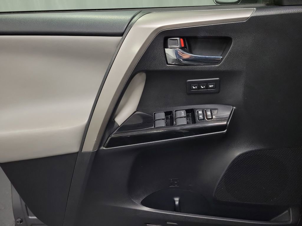 Used 2018 Toyota RAV4 Limited image 22