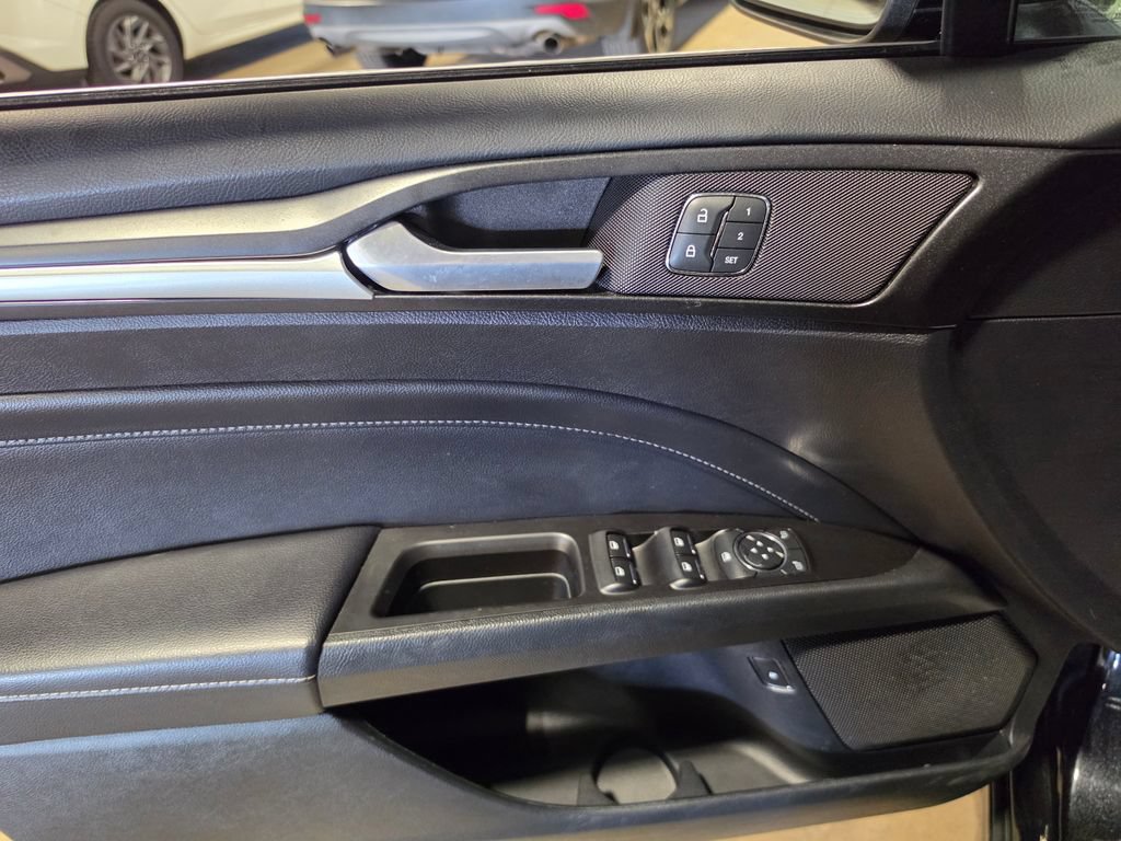 Used 2019 Ford Fusion Titanium FWD image 5