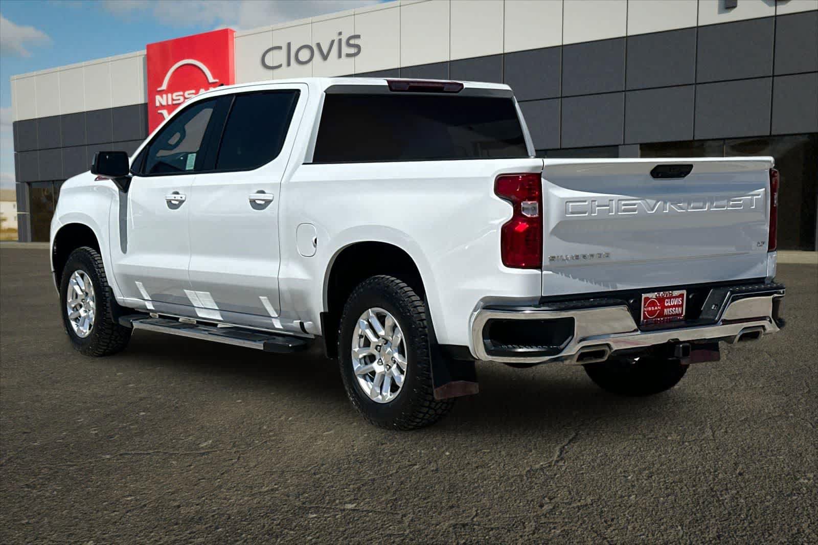 Used 2022 Chevrolet Silverado 1500 LT w/ Z71 Off-Road Package AWD/4WD image 7