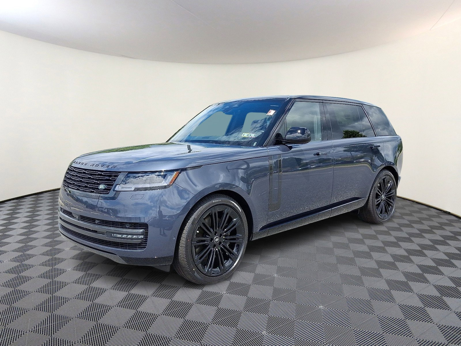 New 2025 Land Rover Range Rover Long Wheelbase SE