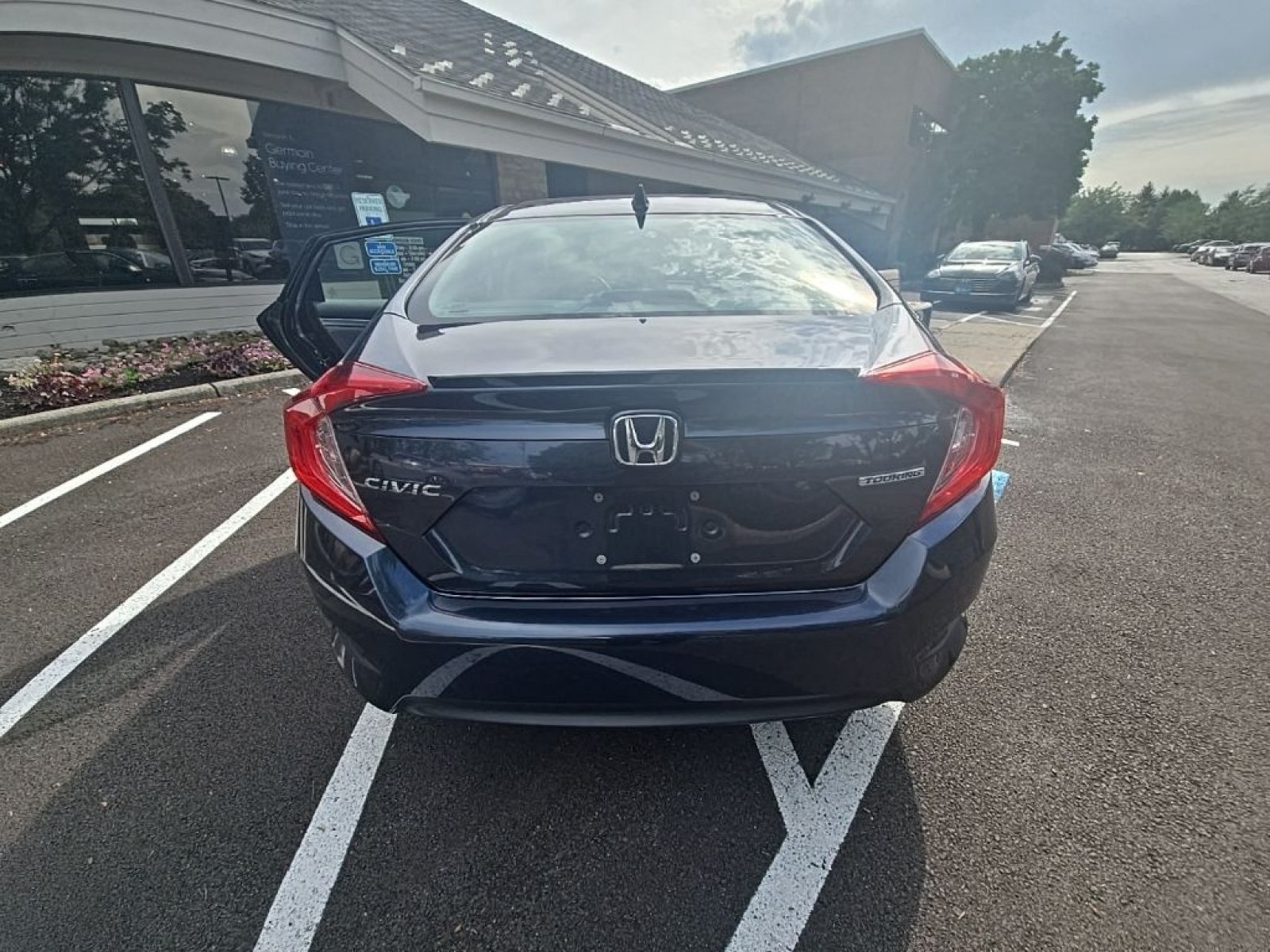 Used 2017 Honda Civic Touring image 8