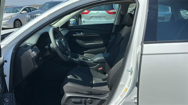 Used 2025 Honda Accord SE image 9
