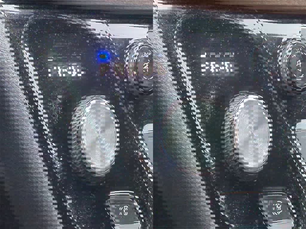 Used 2017 Chrysler Pacifica Limited image 32