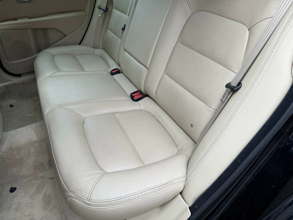 Used 2016 Volvo XC70 T5 Premier w/ Proximity Package image 36