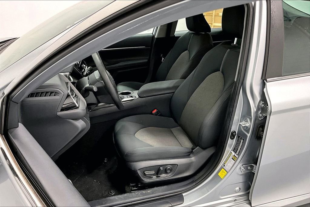 Used 2023 Toyota Camry LE image 31